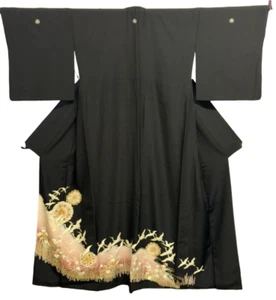Kimono Tomesode japonés vintage poliéster grúa negra escudo familiar altura 61 pulgadas - Imagen 1 de 24