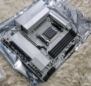 Weißes Mainboard GIGABYTE B650M AORUS ELITE AX ICE, Mainboard DDR5 AM5 - Bild 1 von 10