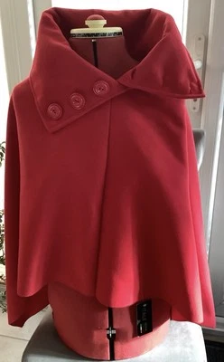 Red woollen cape by Moda. One size. - Image 1 of 4
