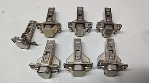 6x Blum CLIP Jalousie Eckdruckguss Zink verdeckte Schrankscharniere - Bild 1 von 3