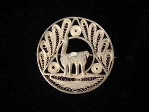 VINTAGE 925 STERLING SILVER PERU FILIGREE LLAMA ROUND BROOCH  - Picture 1 of 8