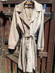 Ladies Belted Trench Coat 2 Tone Oversized Boohoo Size 8 (24 Inches Pit To Pit) - Picture 1 of 16