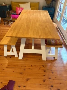 table and two benches - Picture 1 of 1