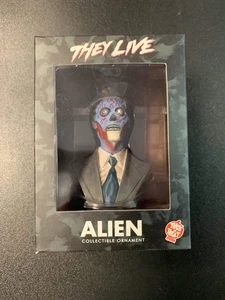 HOLIDAY HORRORS - THEY LIVE ALIEN ORNAMENT - Picture 1 of 3
