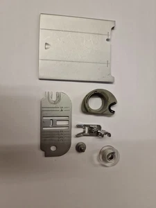 Singer 507 Nähmaschinenteile Nadelplatte Spulenbezug Fuß Spulenkoffer - Bild 1 von 4