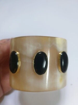 Brazalete bohemio de cuerno de búfalo natural con piedras preciosas de ónix negro Foto 1 de 4