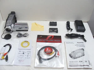 Panasonic Palmcorder PV-DV102D Mini DV Hybrid Camcorder + Video Transfer Kit - Picture 1 of 5