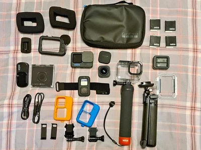 GoPro 12 Hero BLACK mit Zubehörpaket, gebraucht aber sehr gut erhalten - Bild 1 von 4