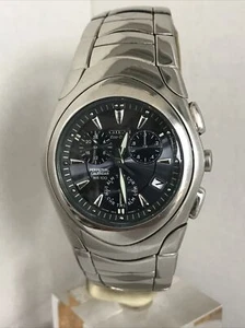 Citizen Herren Eco-Drive Chronograph Alarm P.Calendar Armband Uhr E810-H27074 - Bild 1 von 12