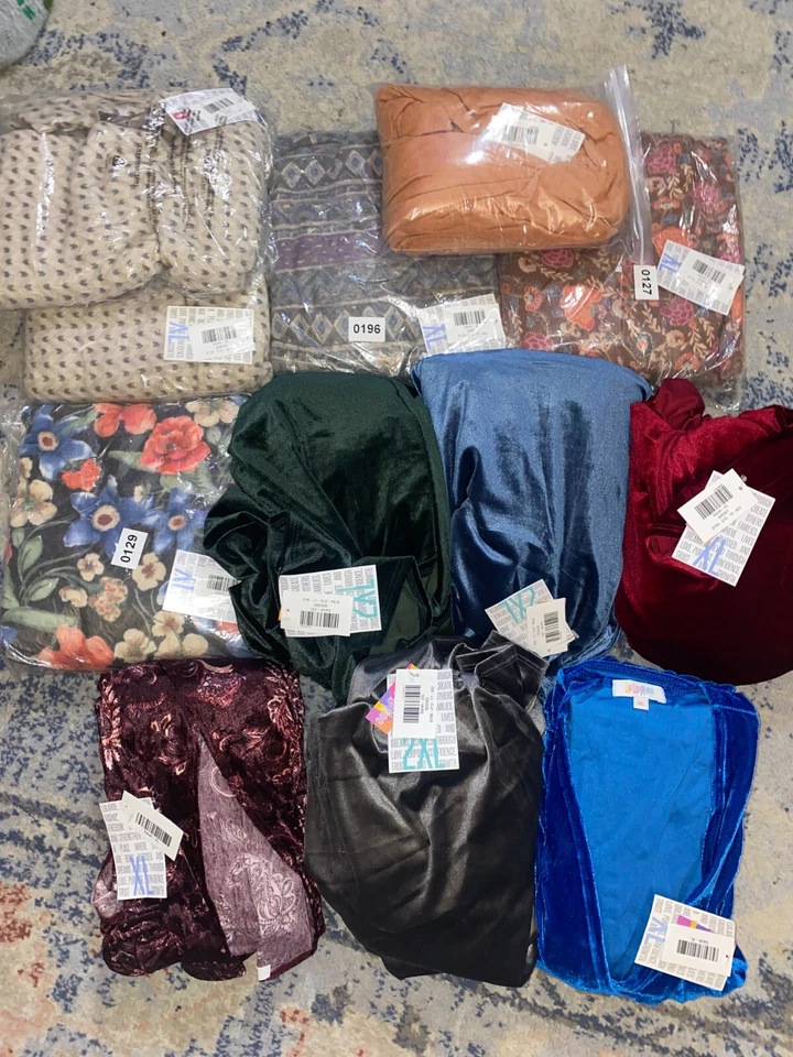 Nuevo con etiquetas Cárdigan Plumero LulaRoe Sarah - Terciopelo o Vellón - Varias Tallas y Estampados Foto 1 de 2