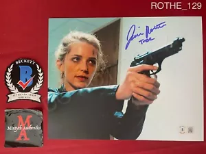 Jessica Rothe foto autografata firmata 8x10 albero Happy Death Day Beckett COA - Foto 1 di 4