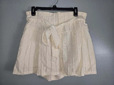 Pantalones cortos con cinturón FOREVER 21 talla XS bolsa de papel crema para mujer Foto 1 de 3