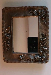 Antiguo Espejo Pesado Pequeño Hierro Fundido 8" En Marco  - Imagen 1 de 4