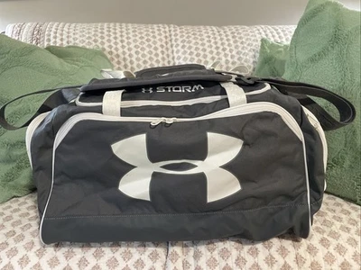 Bolsa esportiva unissex cinza Under Armour para academia - Imagem 1 de 4