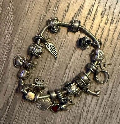 Pulsera Pandora con Dijes Pandora Plata de Ley Dijes Retirados Foto 1 de 4