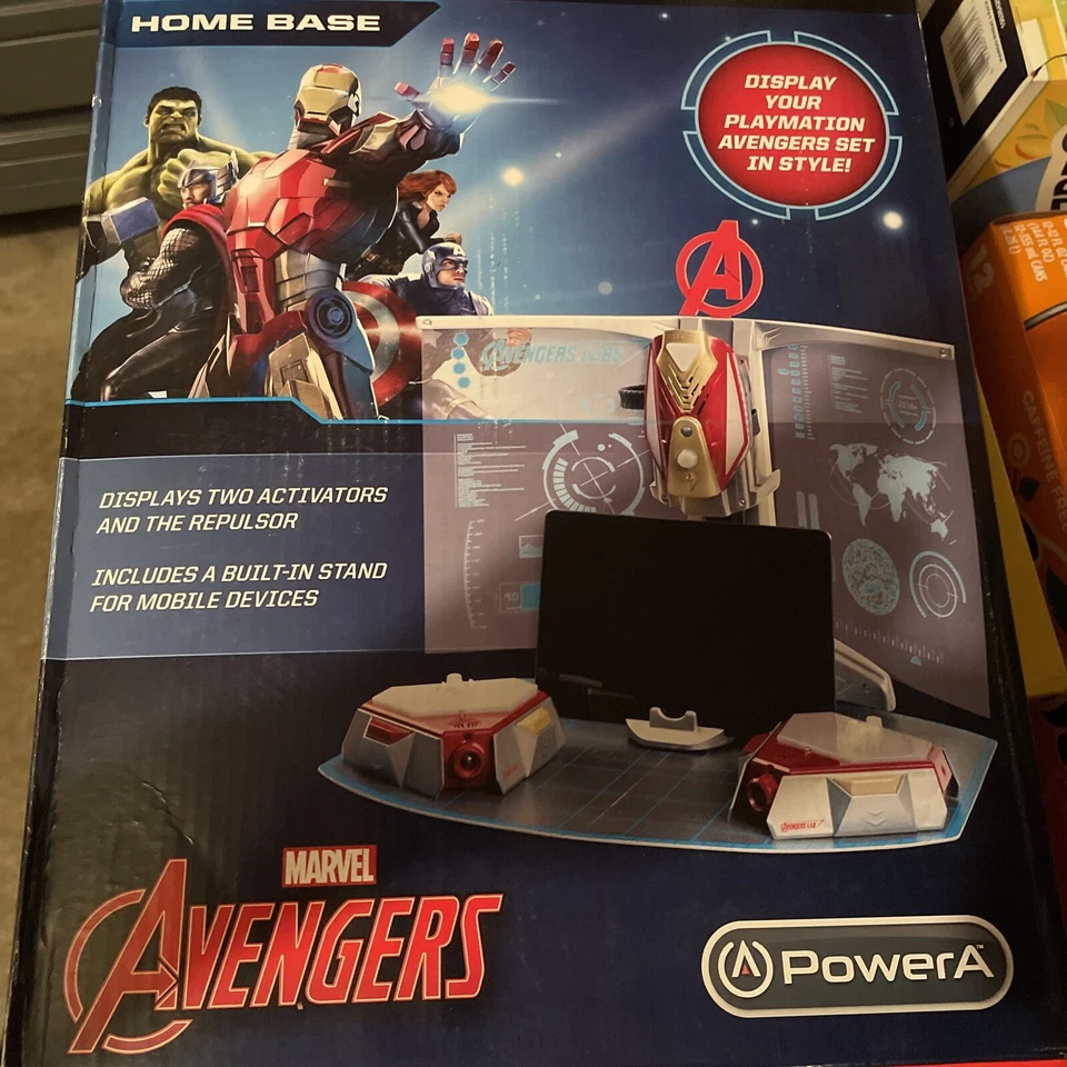 22074713 Playmation Marvel Disney The Avengers Home Base Model 617885011313