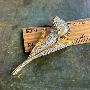 SWAROVSKI Crystal Pave Calla Lily Gold Plated Brooch Pin Signed Faux Pearl 7cm - Picture 1 of 9