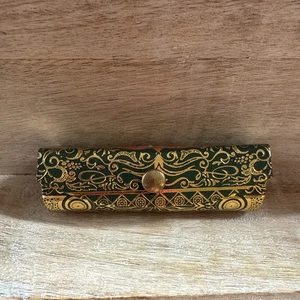 Vintage Lippenstift Etui mit Spiegel Made in Italy grün, rot & gold mit rotem Samt - Bild 1 von 11