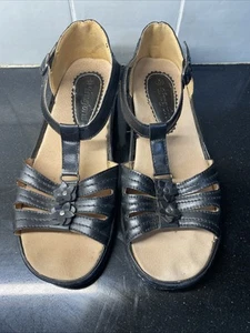 Vintage Ladies Sandals. Size 5. True form. Black Flat - Picture 1 of 11