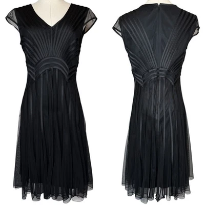 Vestido Derhy Fit and Flare manga gorra negro malla y cinta, talla mediana Foto 1 de 4