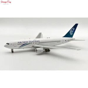 IN FLIGHT 1/200 AIR NEW ZEALAND BOEING 767-219/ER ZK-NBC WITH STAND NEW COLOURS - Picture 1 of 2