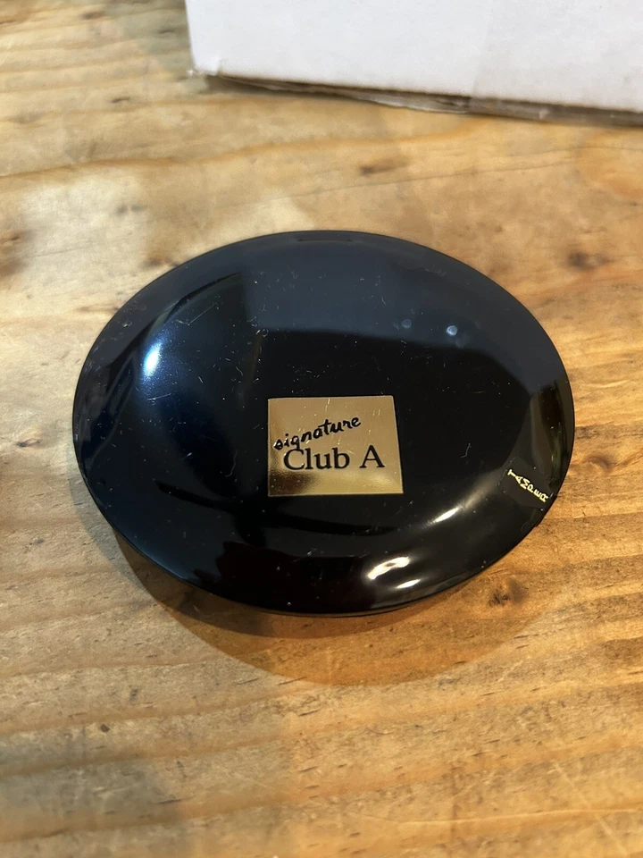 SIGNATURE CLUB A Lightning Strikes Optical Illusion Surface Smoothing Eyeshadow - Image 1 of 3