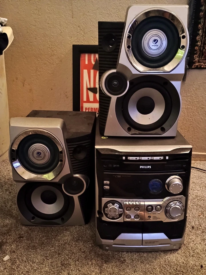 Sistema estéreo mini HiFi Phillips Magnavox FW-C10/37 con cambiador de 3 CD/disco Foto 1 de 3