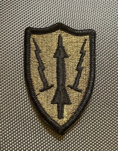 Vietnam Ära US Armee Luftverteidigung Kommando gedämpft Merrow Edge Patch authentisch neu aus altem Lagerbestand - Bild 1 von 2