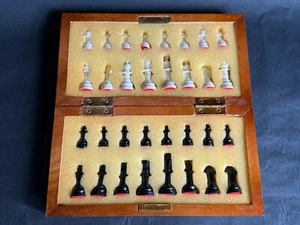 VINTAGE HOLZ HOLZ SCHACHBRETT SET REISE KLEIN HOLZ MAGNETISCH - Bild 1 von 9