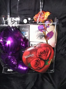 Valentine Day Gift Bags - Picture 1 of 4