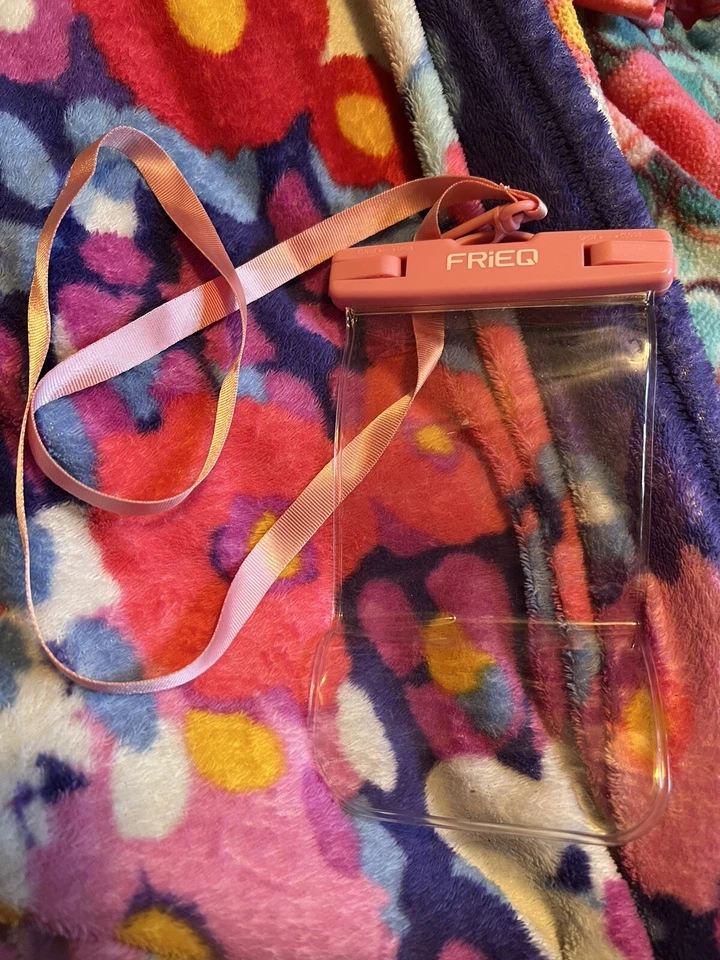 Funda para teléfono FRiEQ rosa impermeable con cordón Foto 1 de 2