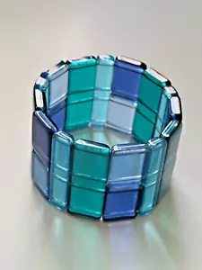 FABULOUS Vintage Chunky Blue / Green Clear Lucite Stretchy Bangle Bracelet - Picture 1 of 11
