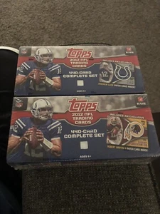 2012 Topps NFL komplettes Set x2 mit Andrew Glück und RG3 Patch RC’s enthalten neu! - Bild 1 von 4