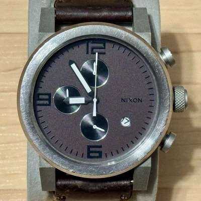 Reloj analógico cronógrafo Nixon The Ride "DODGE" correa de cuero marrón para hombre FUNCIONA Foto 1 de 4