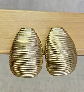 Vintage NAPIER 1" Gold-Tone Ribbed Scalloped Dome Screw Back Earrings - Picture 1 of 12