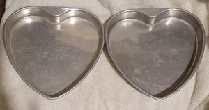 Lote de 2 utensilios para hornear pastel vintage en forma de corazón San Valentín 9,5" - Imagen 1 de 3
