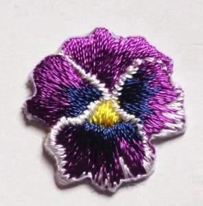 FLOWER IRON ON APPLIQUE 3/4 X 3/4 inch - Picture 1 of 1