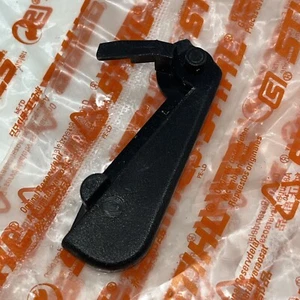 STIHL 011 012 AVT PISTOLENGRIFF MOTORSÄGE ABZUG VERRIEGELUNG 1120 182 0810 - Bild 1 von 3