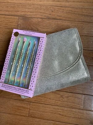Bolsa de viaje maquillaje cernícalo y juego de brochas de ojos Danielle; lote de 2 Foto 1 de 4