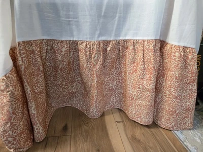 Falda de cama Ralph Lauren San Luca Scroll Coral Queen medallón terracota Foto 1 de 4