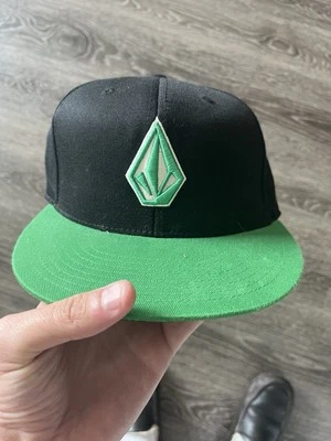VOLCOM Men's Flex Fit Hat Black / Green Cap size 6 7/8 - 7 1/4 2Stone 210 Fitted - Image 1 of 3