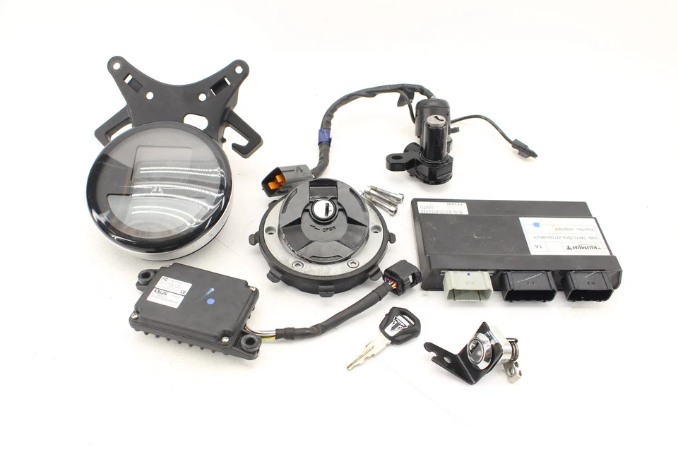 2024 TRIUMPH TRIDENT 660 OEM IGNITION LOCK KEY SET  GAS CAP AND SEAT LOCK Foto 1 de 4