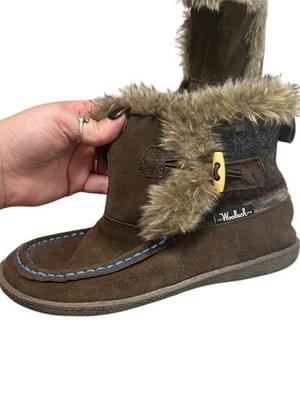 Woolrich Faux Fur Wooden Toggle Moccasin Boot Slipper W Blue Stitching Size 7 - Image 1 of 4
