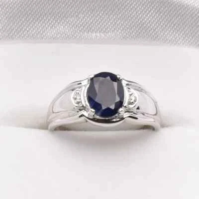 Anillo de boda de zafiro creado en laboratorio de corte ovalado de 1,25 quilates para hombre enchapado en oro blanco de 14 quilates Foto 1 de 4