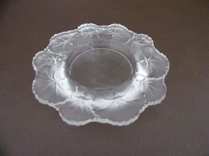 Lalique Honfleur Deep Saucer With Leaf Design (Signed) - Picture 1 of 7