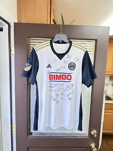 TEAM SIGNED Philadelphia Union 2016 AUTOGRAPHED MLS Soccer Jersey Kit BEAUTIFUL - Picture 1 of 6