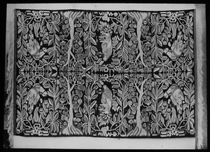 VINTAGE Magic Lantern Slide RUG ON DISPLAY C1930 PHOTO SWEDEN SWEDISH TEXTILES - Picture 1 of 2
