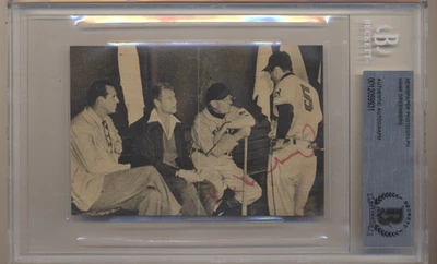 Фотография подписанная газетой Хэнка Гринберга из Detroit Tigers — Beckett 0012059931 - Изображение 1 из 2