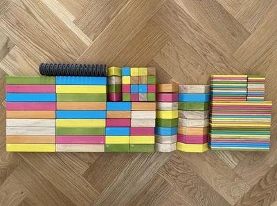 Lote de 130 Bloques y Ruedas Magnéticas de Madera TEGU Juguete en Excelente Estado Foto 1 de 4