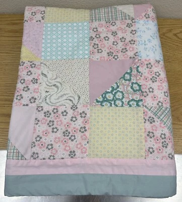 Baby Girl's Pink Quilt Handmade Patchwork Crib Blanket Floral Prints - 38" x 56" Foto 1 de 4